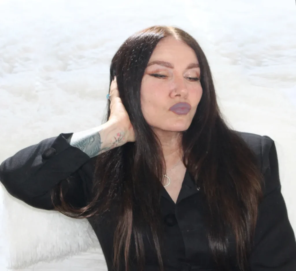 Betty Moon releases her Amazing Alternative rock pop single