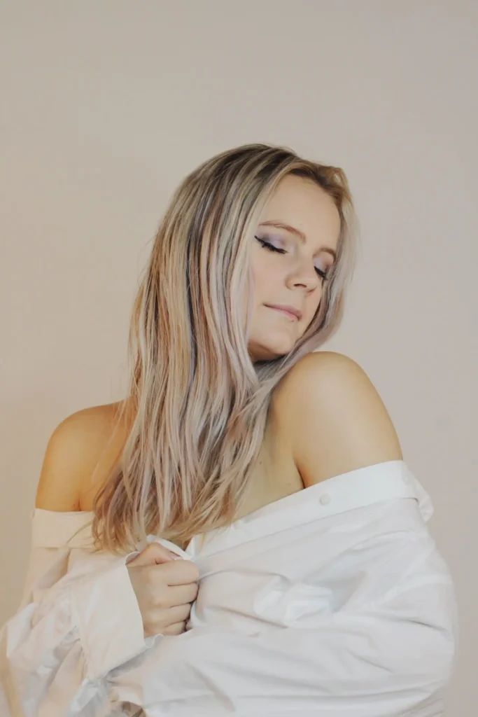Tabi Kate releases her new commercial pop single "Empty Pillow"