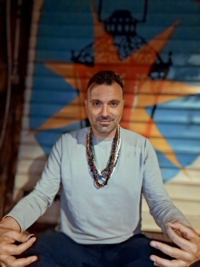 Mikey La Luna – Embrace The Light