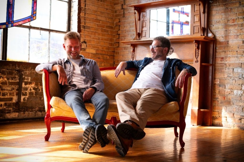 Meegan & Tobin – Keep On Movin'