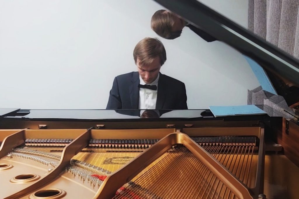 Vladyslav Ustiuhov – Pathetique Etude, Op. 8 No. 12 Vladyslav Ustiuhov – Pathetique Etude, Op. 8 No. 12