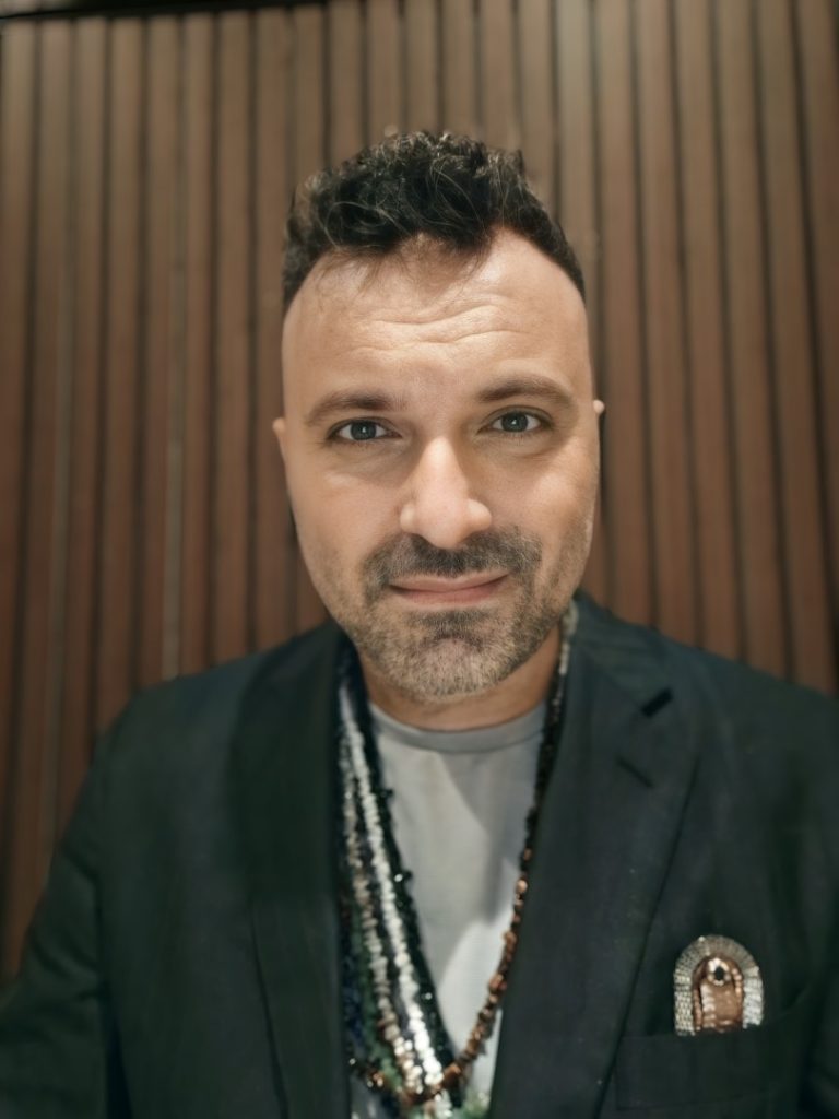 Mikey La Luna – Embrace The Light