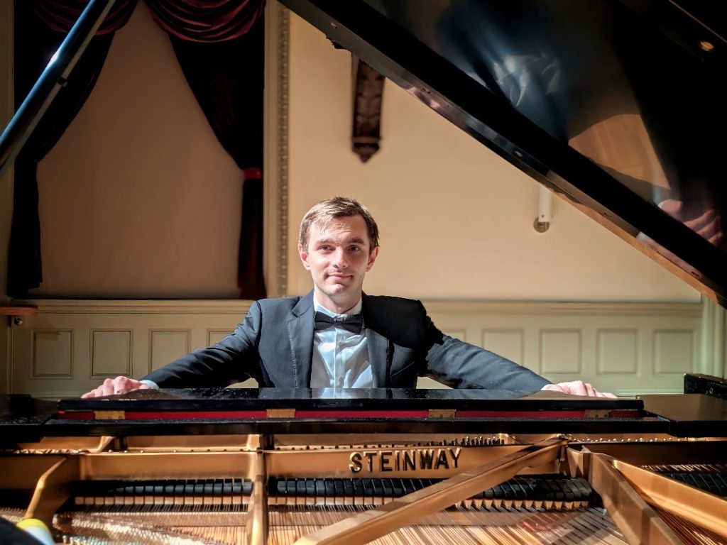 Vladyslav Ustiuhov – Pathetique Etude, Op. 8 No. 12 Vladyslav Ustiuhov – Pathetique Etude, Op. 8 No. 12