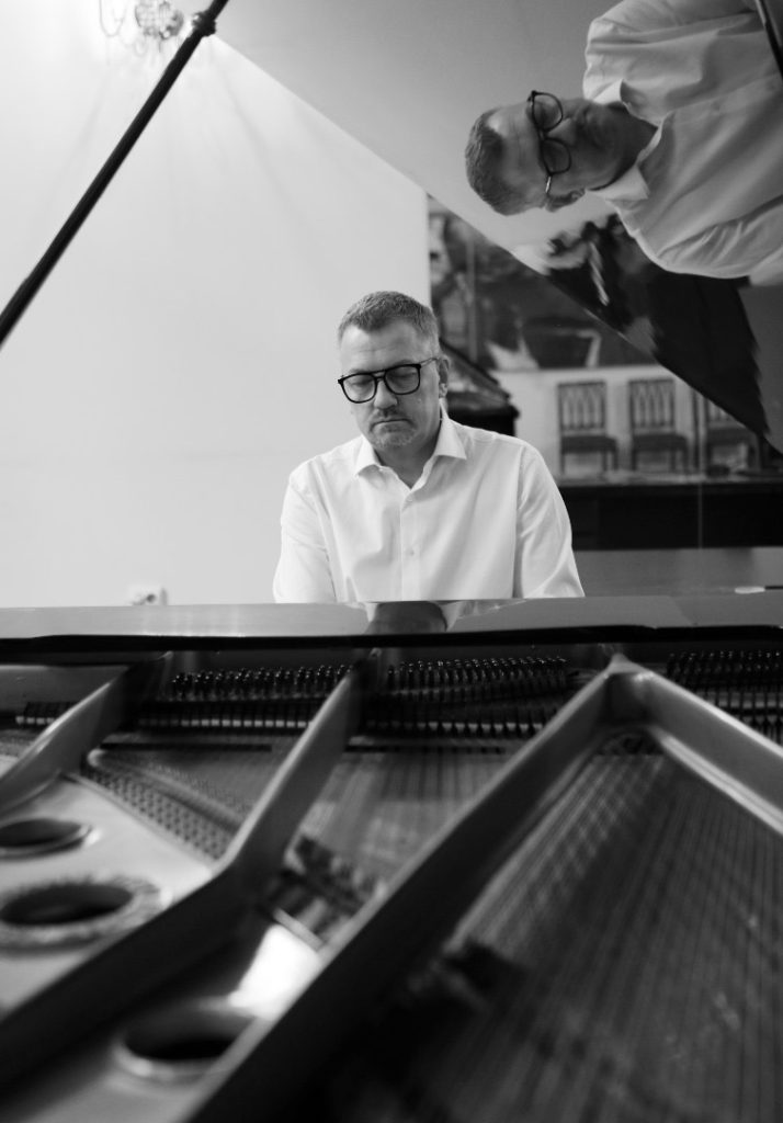 GatiS – Remember Me. Theme