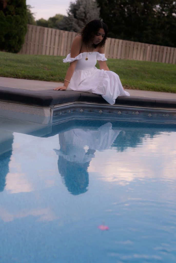 Ezley Jones – Golden Mirror