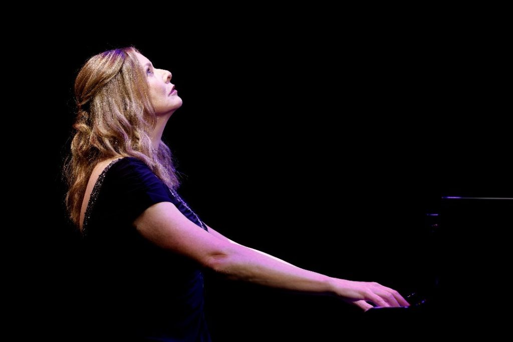 Fiona Joy Hawkins – When Shadows Talk Fiona Joy Hawkins – When Shadows Talk