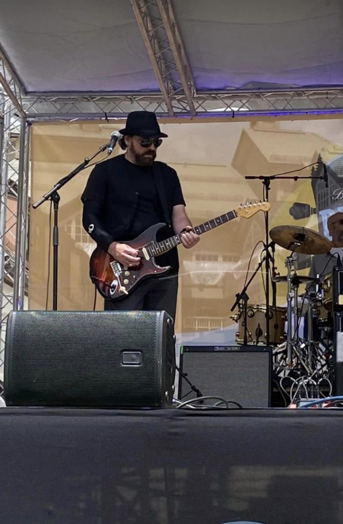 Brendan McKinney & The 99 Brown Dogs – Get On With Brendan McKinney & The 99 Brown Dogs – Get On With