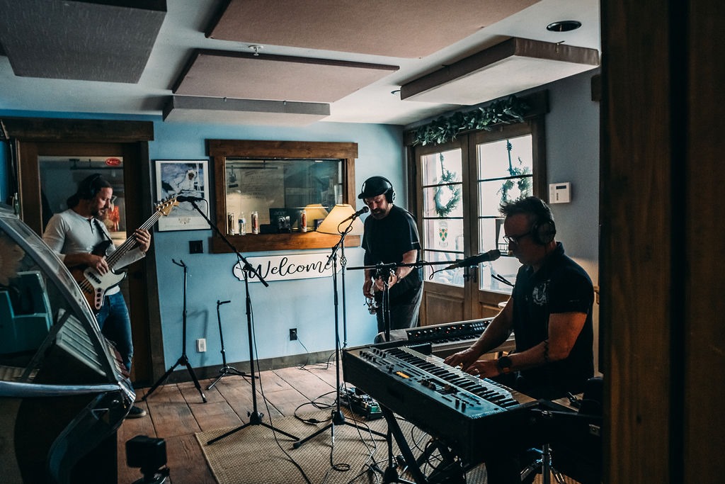 Brendan McKinney & The 99 Brown Dogs – Get On With Brendan McKinney & The 99 Brown Dogs – Get On With