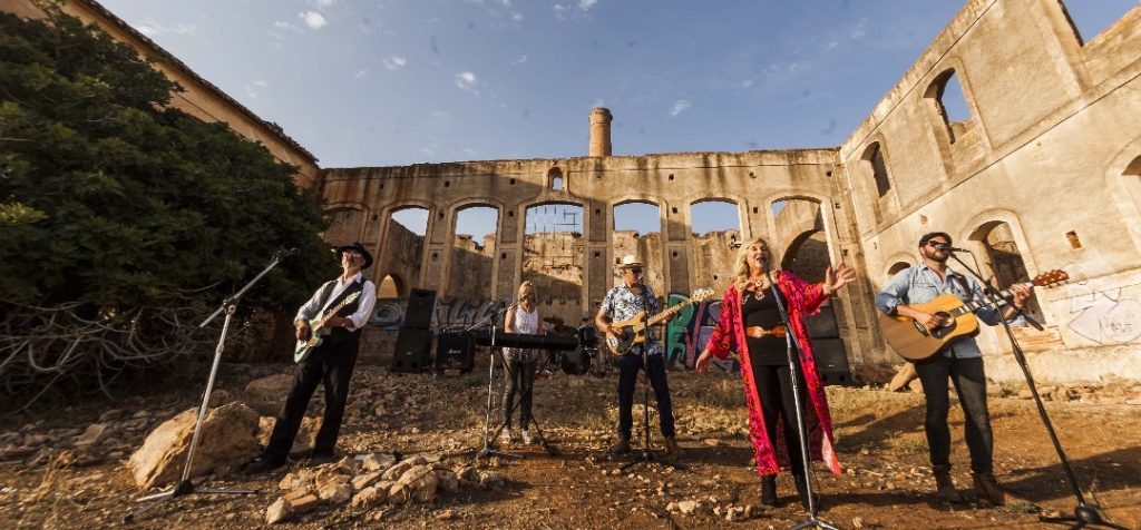 Julie July Band – Gold Dust