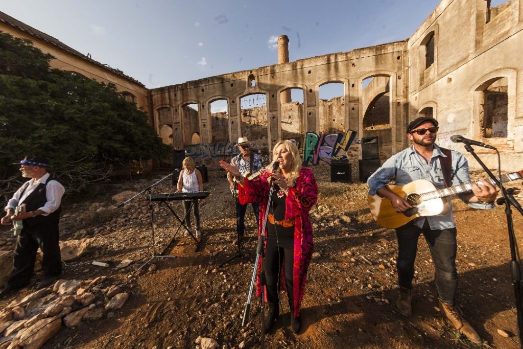 Julie July Band – Gold Dust