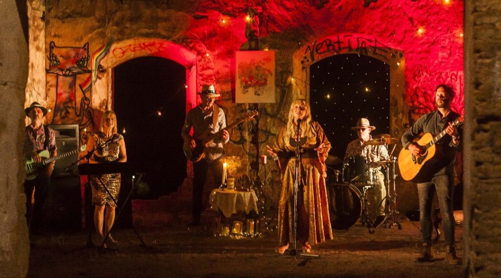 Julie July Band – Gold Dust