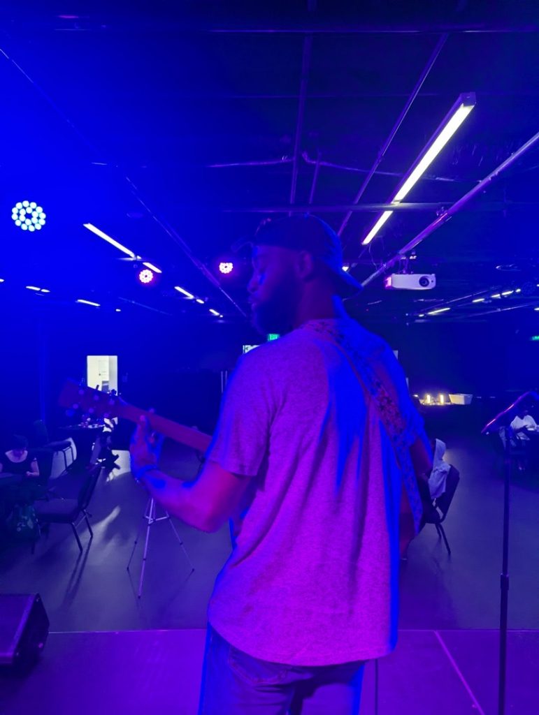 Silky Vibe – Moody Silky Vibe – Moody