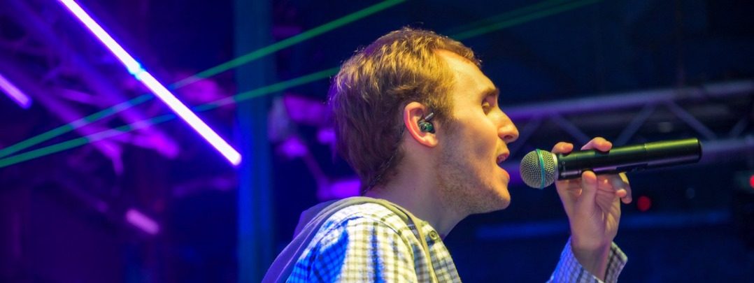 Matt DeAngelis – Livin’ It Single Review: A Soulful, Cinematic Journey of Faith, Hope, and Finding Light in Uncertain Times Matt DeAngelis – Livin’ It