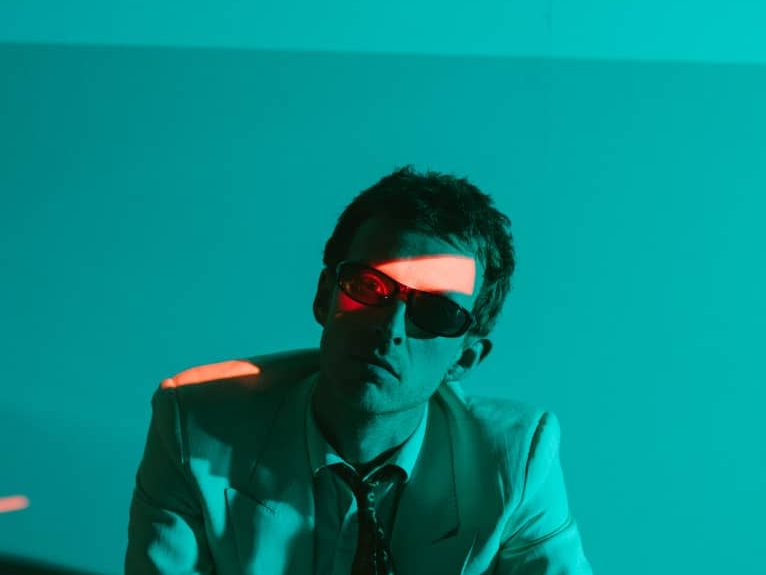 Lee Feather and The Night Movers – Drugs for Christmas Single Review: A Darkly Witty, Heartfelt, and Unconventionally Poetic Holiday Journey Lee Feather and The Night Movers – Drugs for Christmas