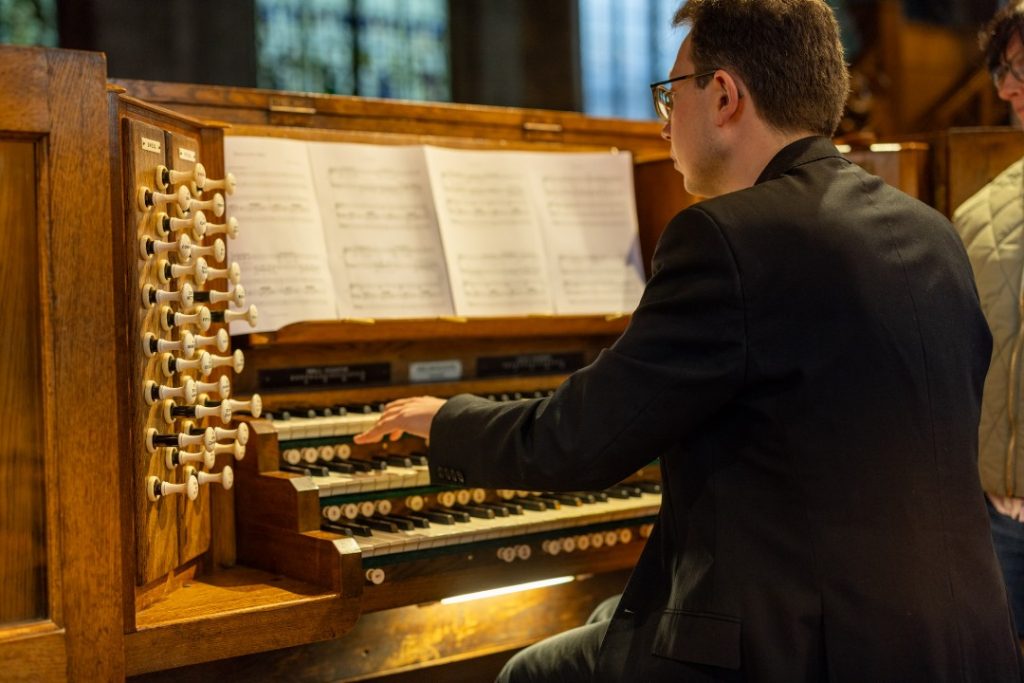 Description: Organist_Nicholas_Freestone Description: Organist_Nicholas_Freestone