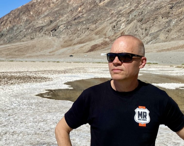 Ulrich Jannert – Two Men by the Harbor