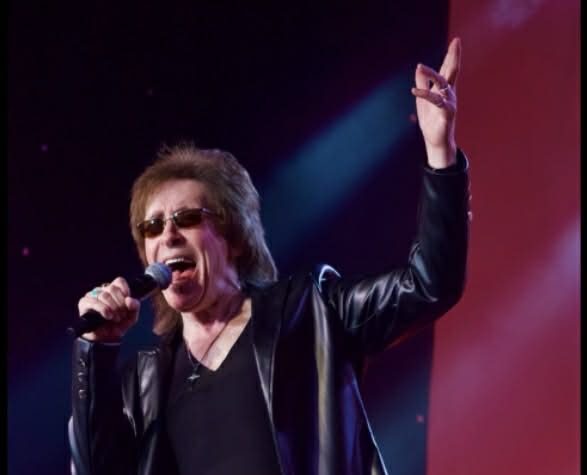 Stevie Lee Woods - Don’t Let Heartache Turn to Heartbreak Review: A Heartfelt Sonic Journey from Pain to Hope and Reflection Stevie Lee Woods - Don’t Let Heartache Turn to Heartbreak