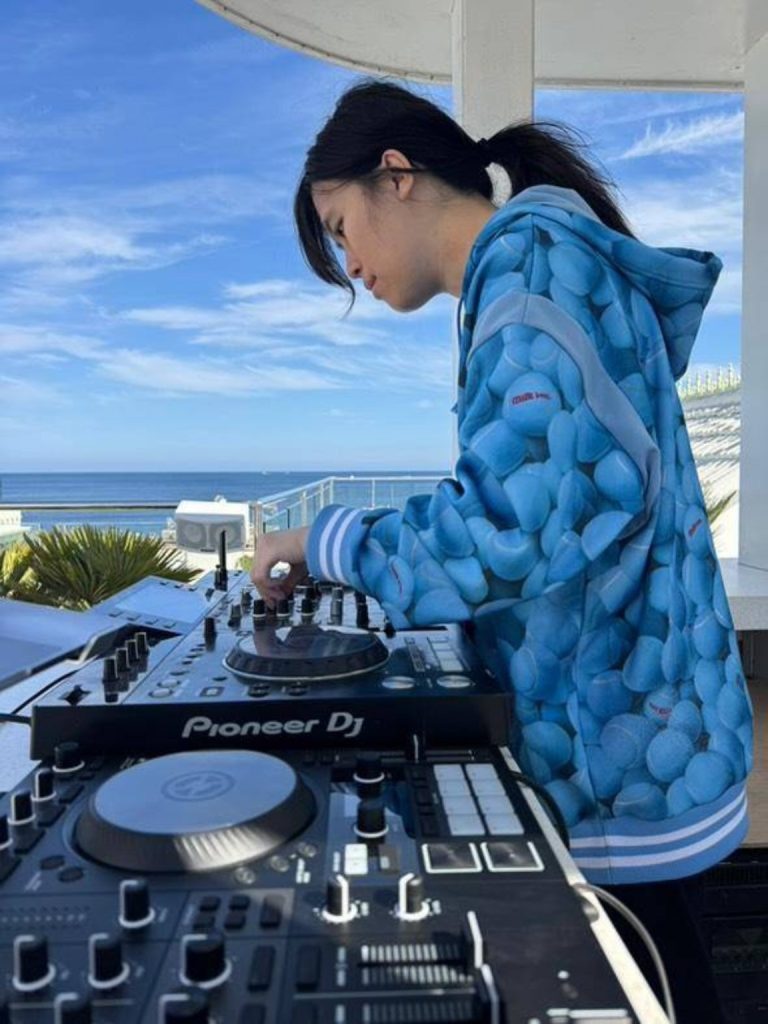 You Liang – Feel Addicted