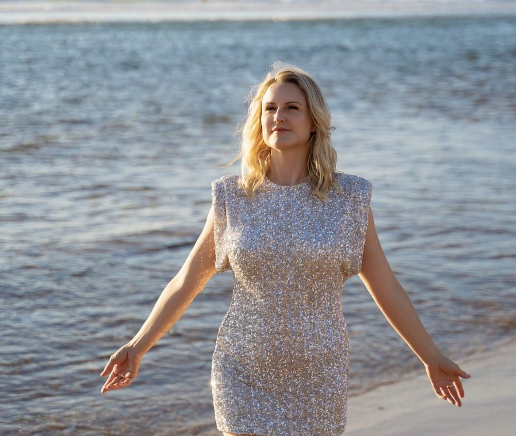 Chloe Clouds — Shooting Star