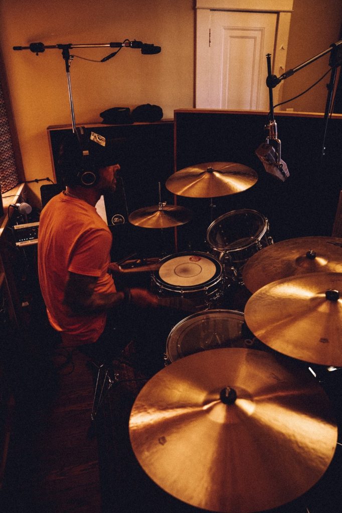 Midnite Radio – Auntie Midnite Radio – Auntie