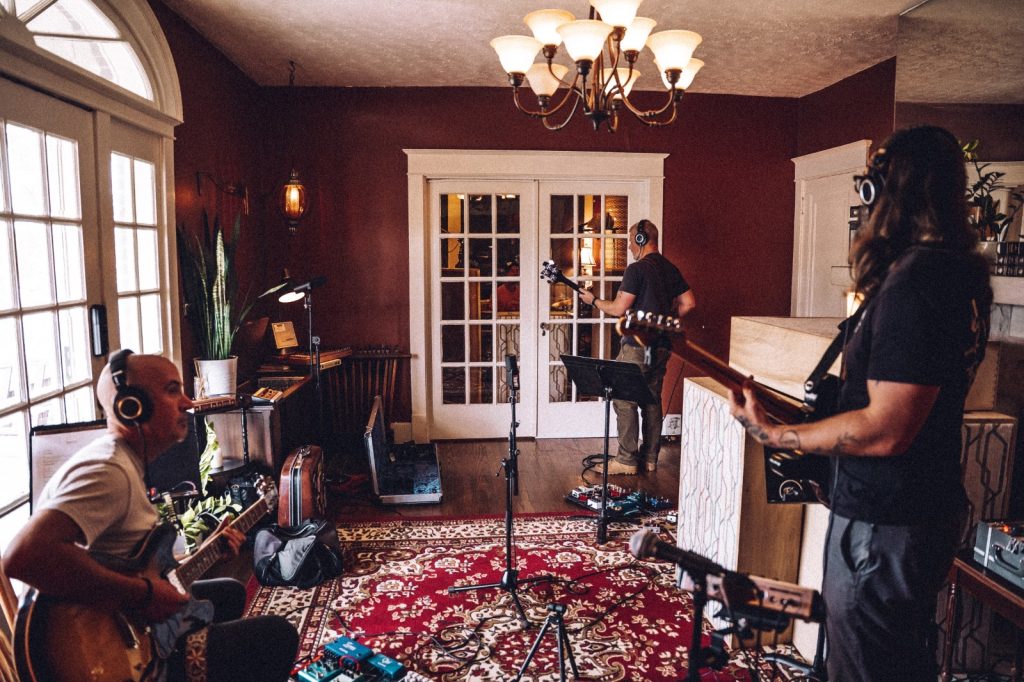 Midnite Radio – Auntie Midnite Radio – Auntie