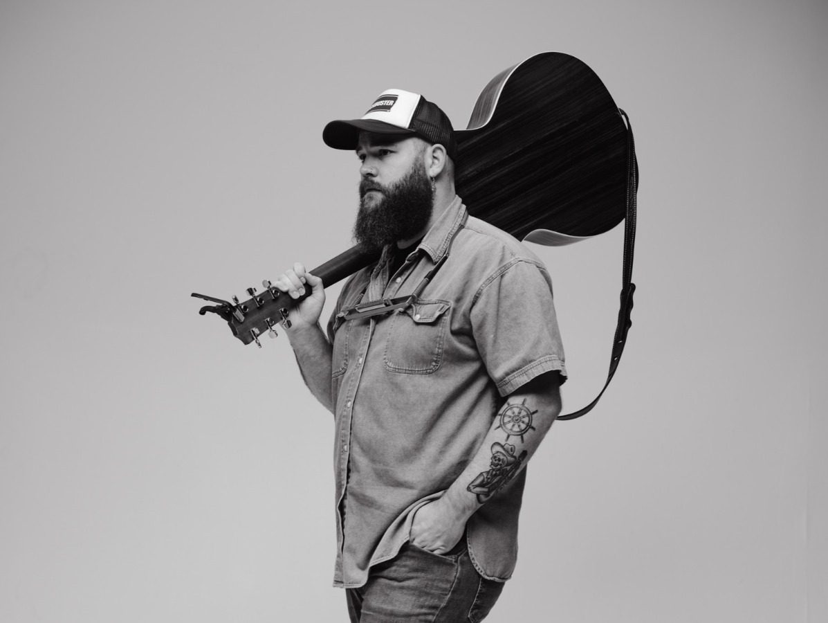 Tyler McGinnis — Admiring Ghosts (Review) Tyler McGinnis — Admiring Ghosts