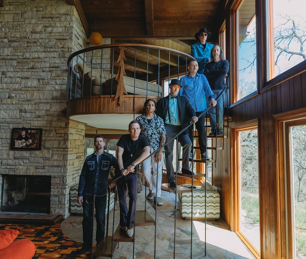 Hallaballoo — Undercover Bitch