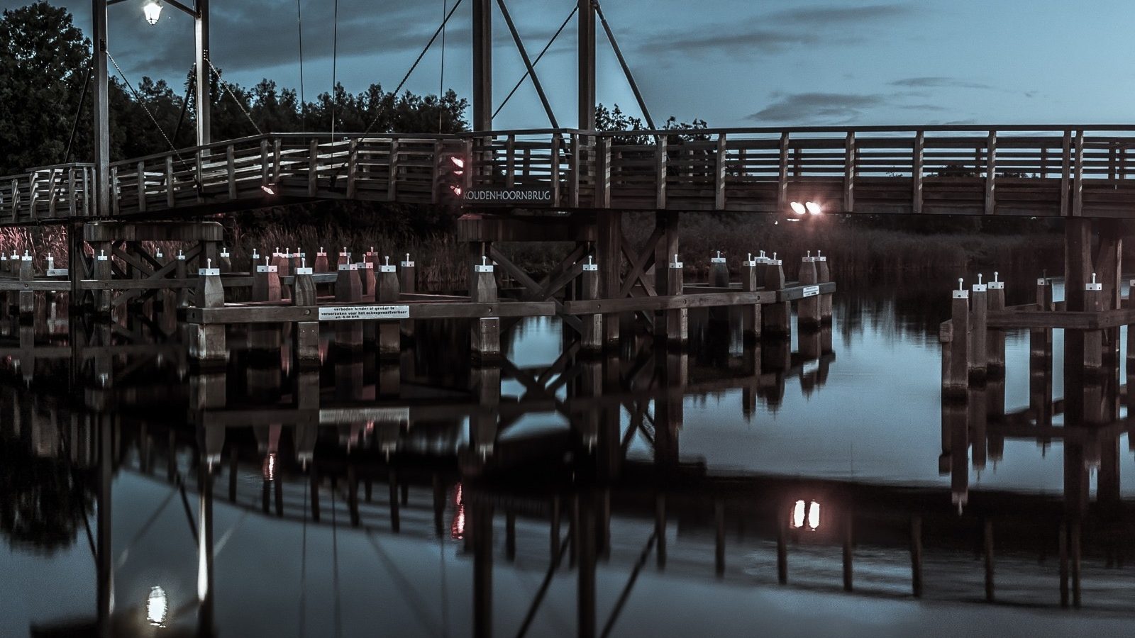 Outside Pedestrian – Drawbridge