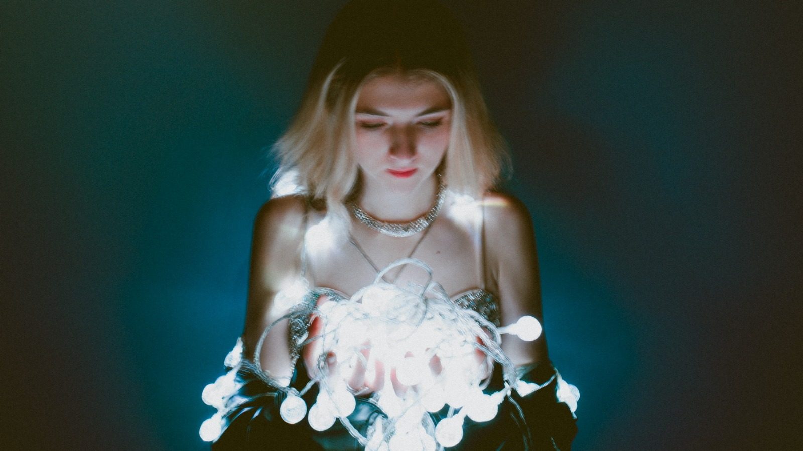 Ava Valianti – Birthday Cake