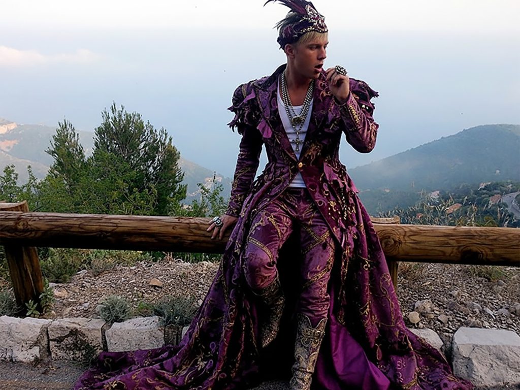 8725 Stephanie Happening — Wait What (Review)