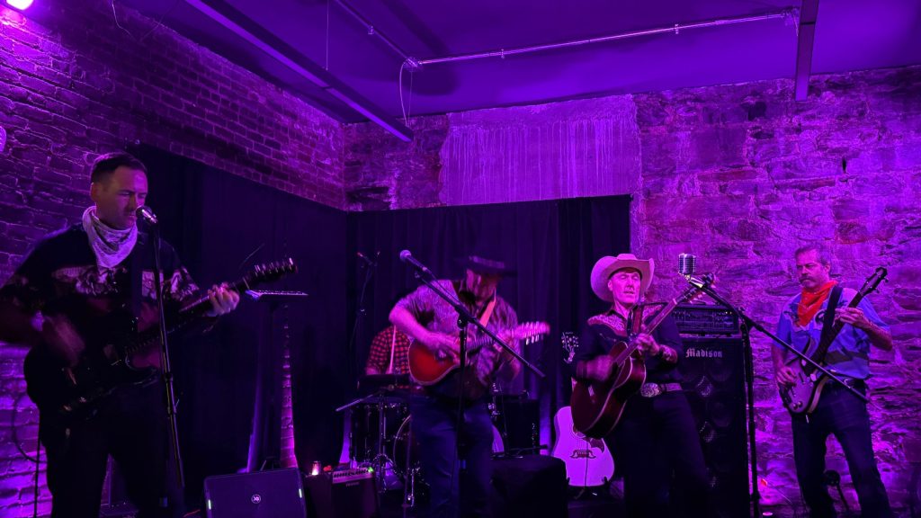 9546 Hi Ho Six Shooter — Close As Kin (Review)