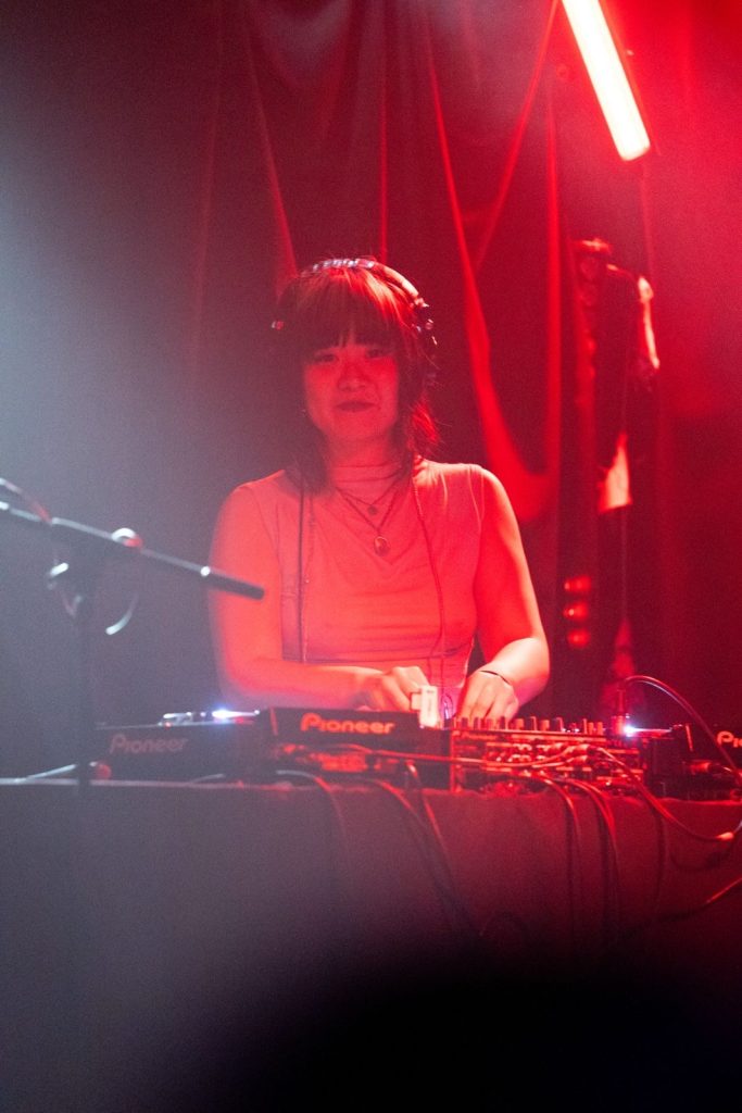 Susan Style – Only A Broken Heart Can Hold The World