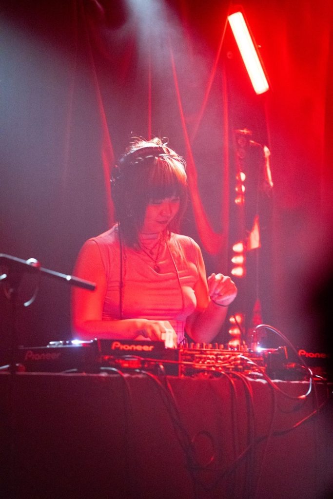 Susan Style – Only A Broken Heart Can Hold The World