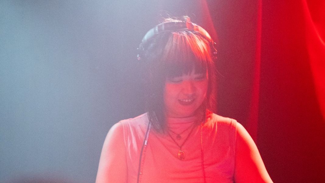 Susan Style – Only A Broken Heart Can Hold The World