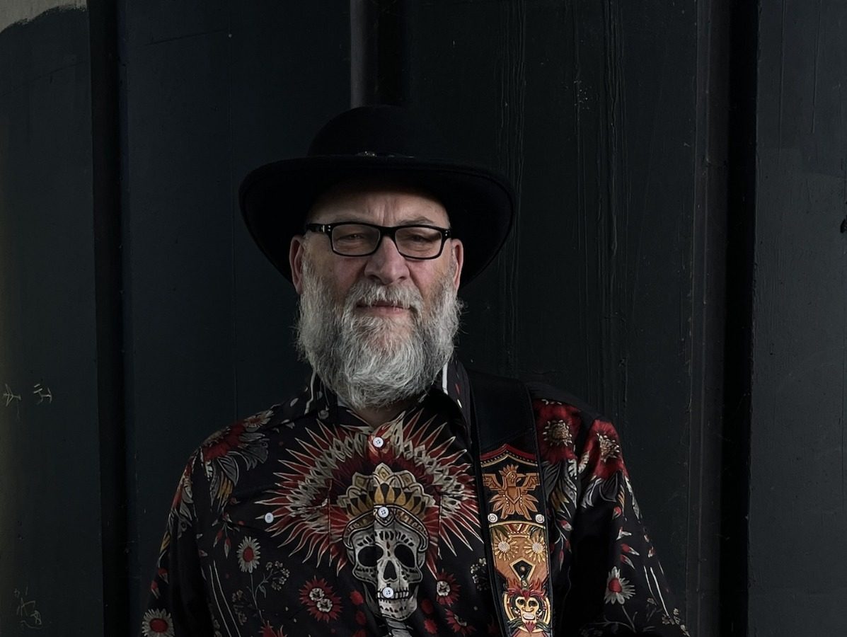 Ken Woods And The Electric Reckoning — Eyes Shut