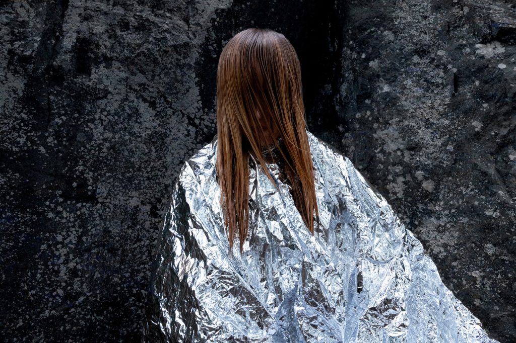 26375 Conchis — Under Your Feather (Review)