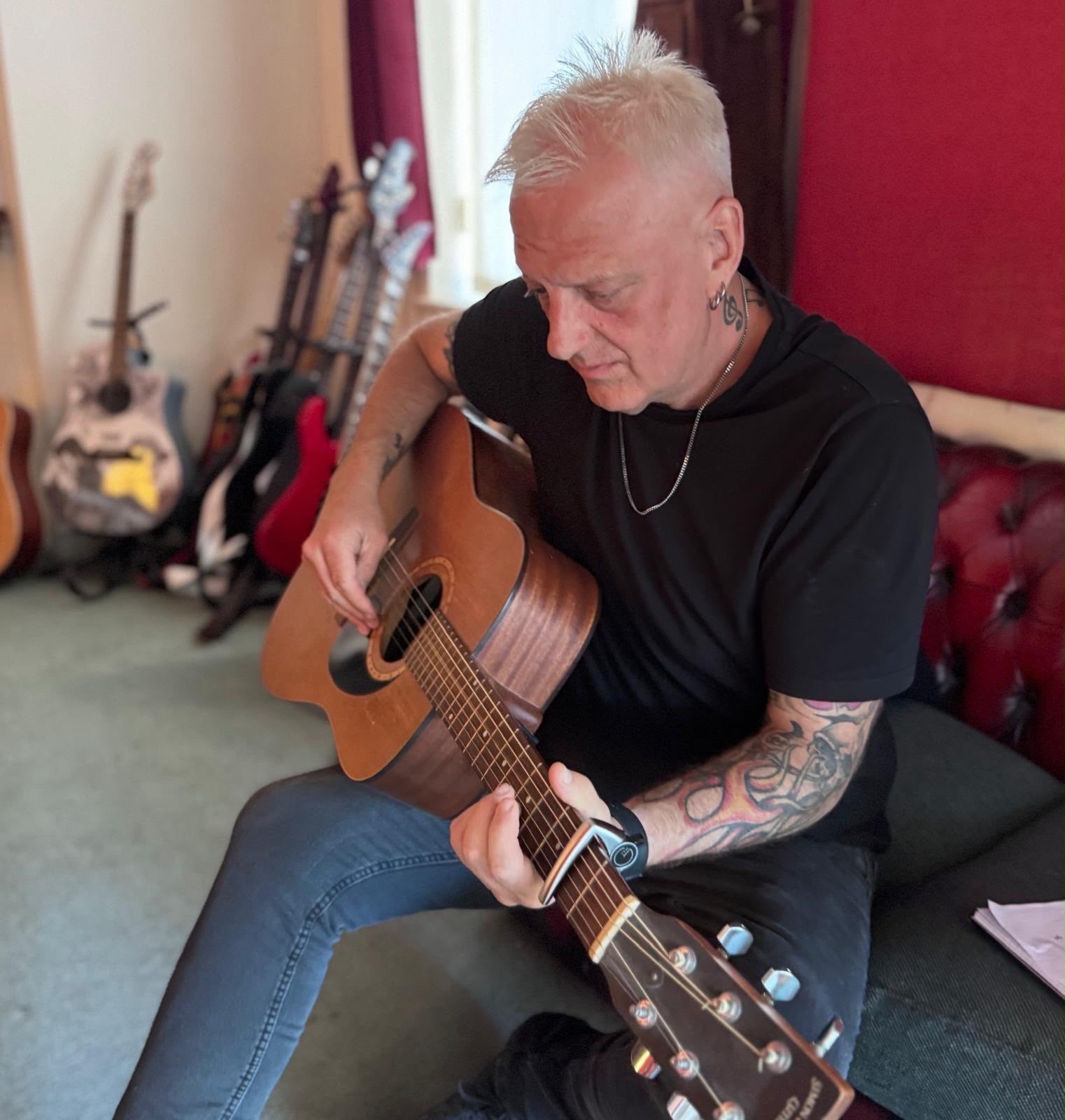 Mark Emsley – Satellite Heart