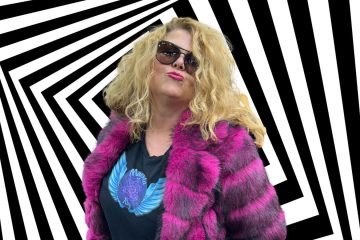 Magenta Ray – A Kiss Like This