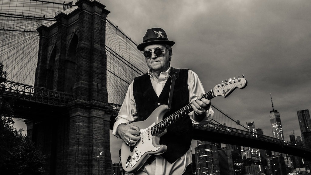 DownTown Mystic – Maybe Love’s A Crime