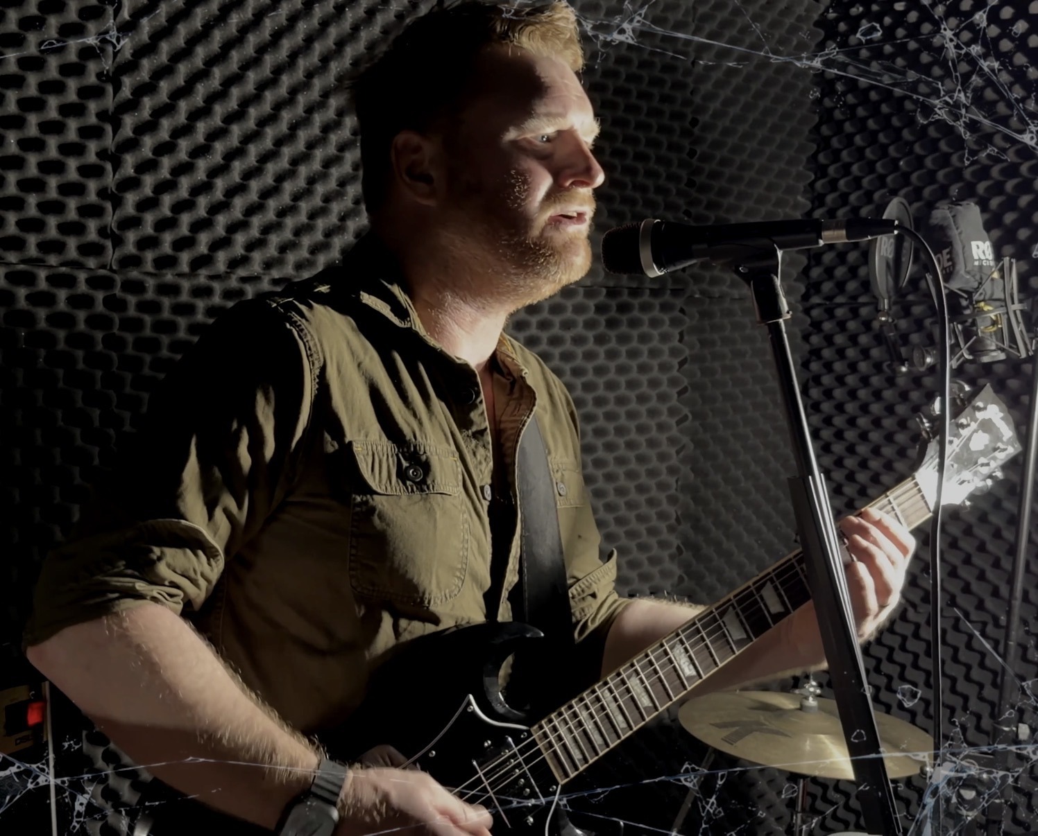Plain Drifter – Cracks in the Mirror